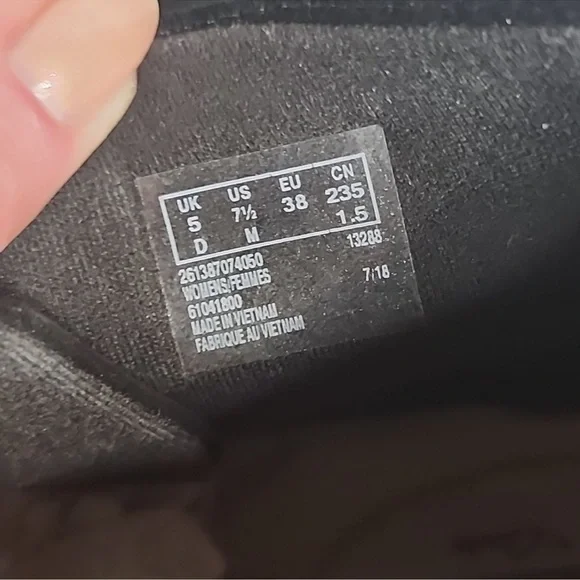 CLARKS NIB Women's Black Suede Ankle Boots Size 7.5 - Picture 8 of 8